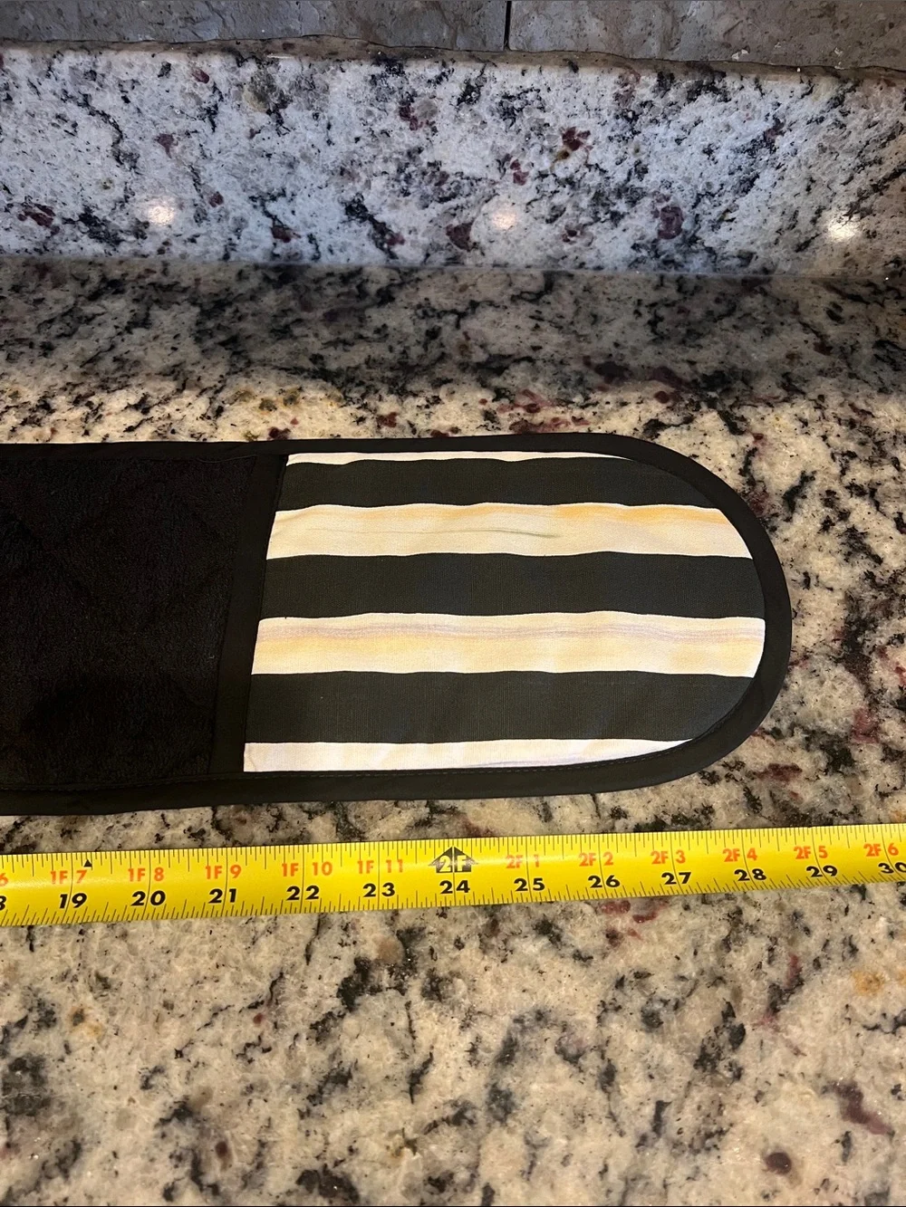 Mackenzie-Childs Courtly Check Bistro Double Oven Mitt. New w/ tags. Rare!